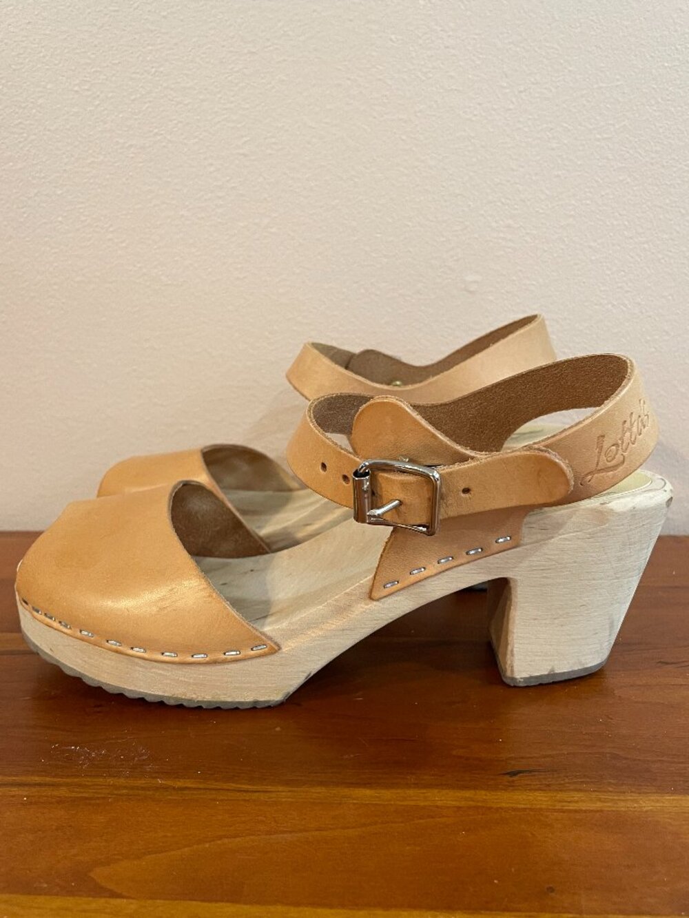 Lotta Tan Leather Peep Toe Clogs Size 38 / 7.5 - Picture 2 of 6